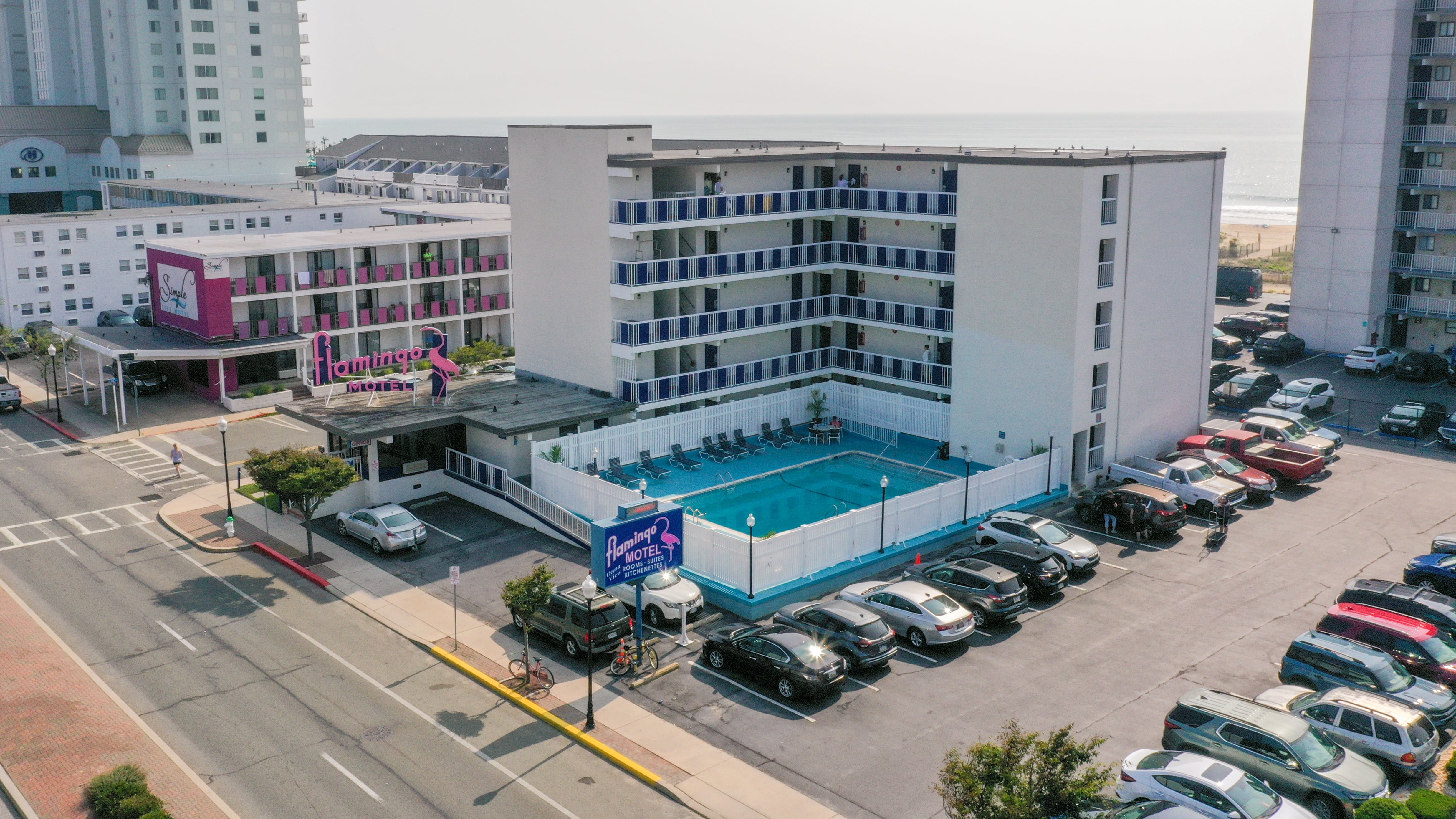 flamingo-motel-exterior