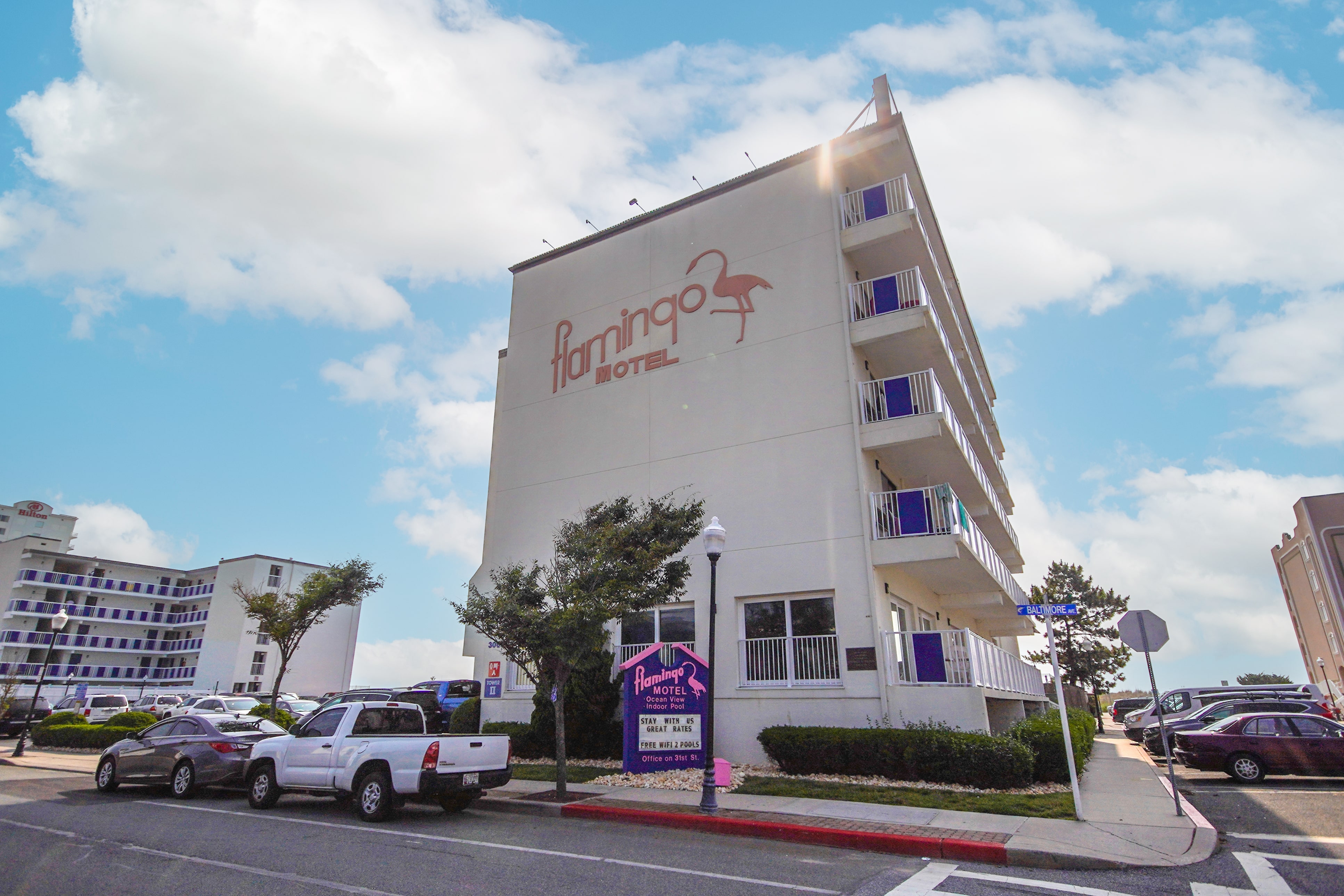 flamingo-motel-exterior