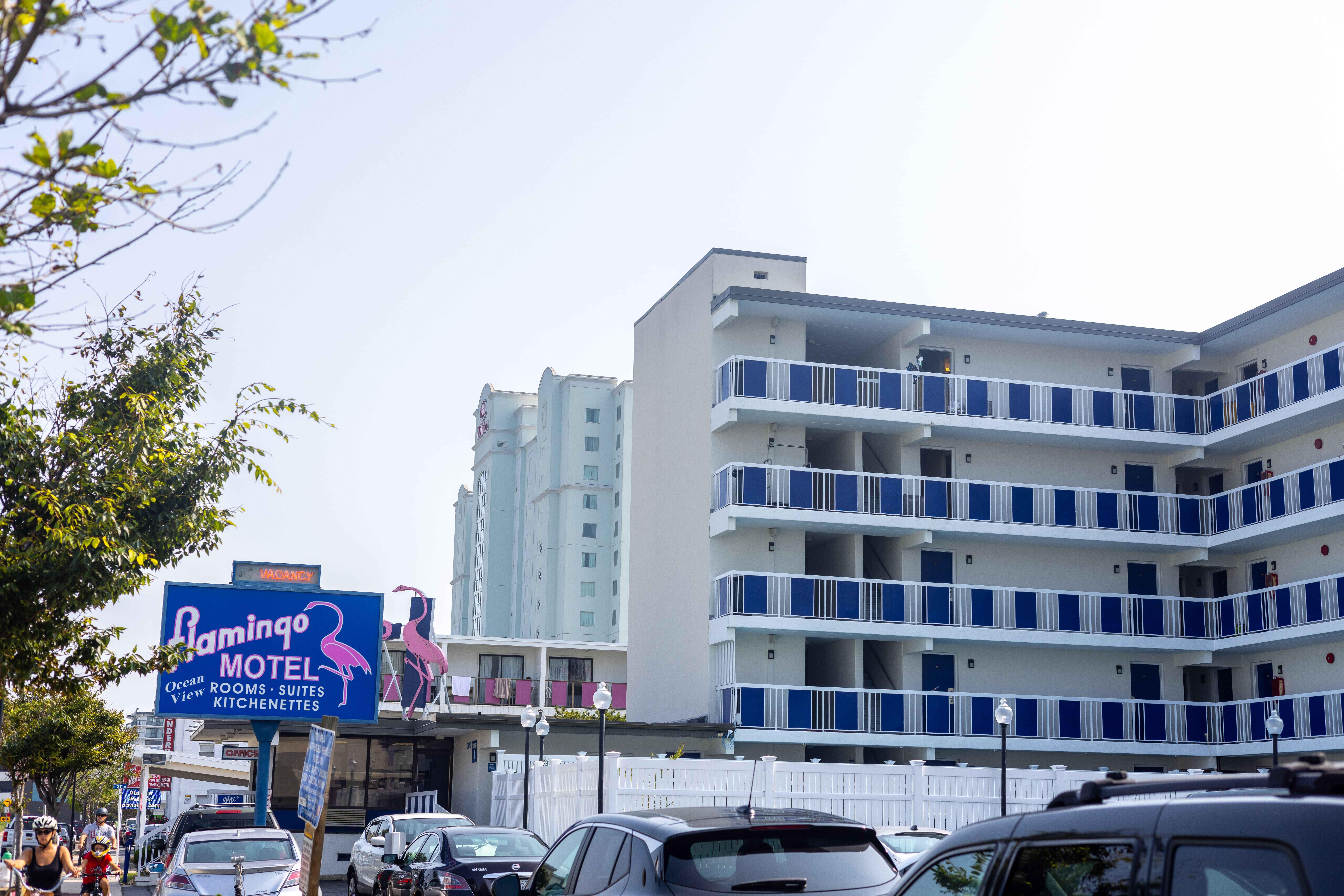 flamingo-motel-exterior