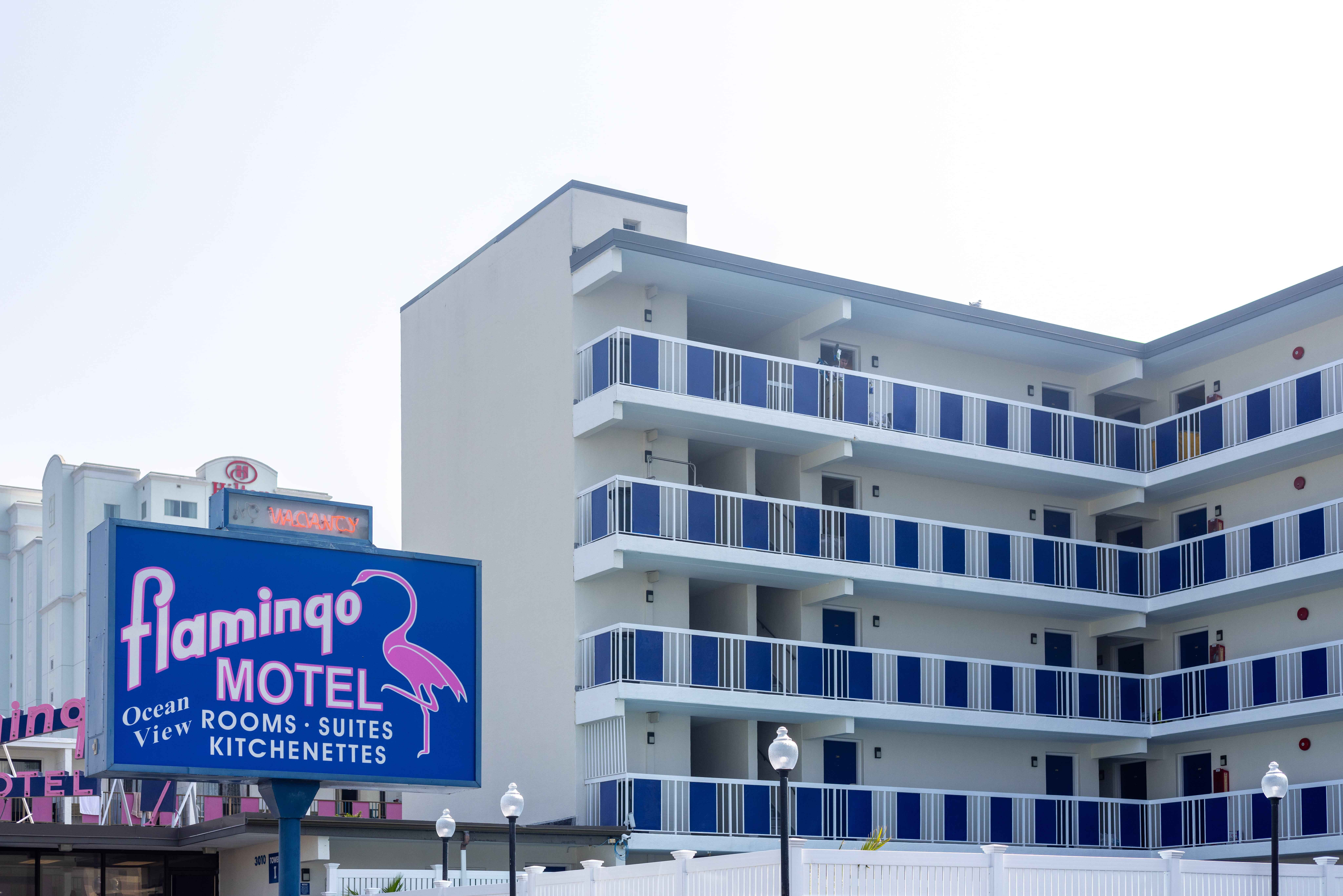 flamingo-motel-exterior