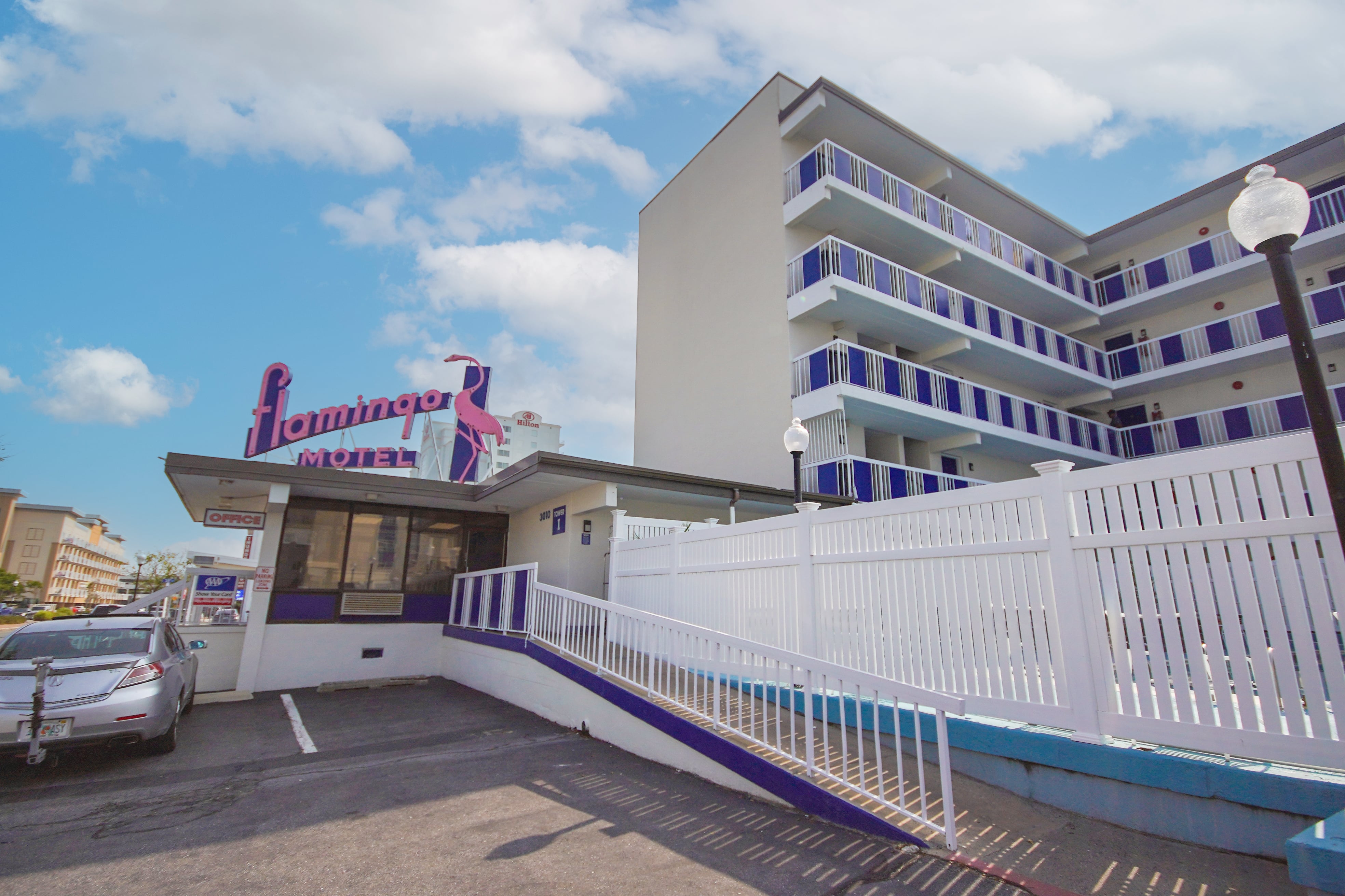 flamingo-motel-exterior
