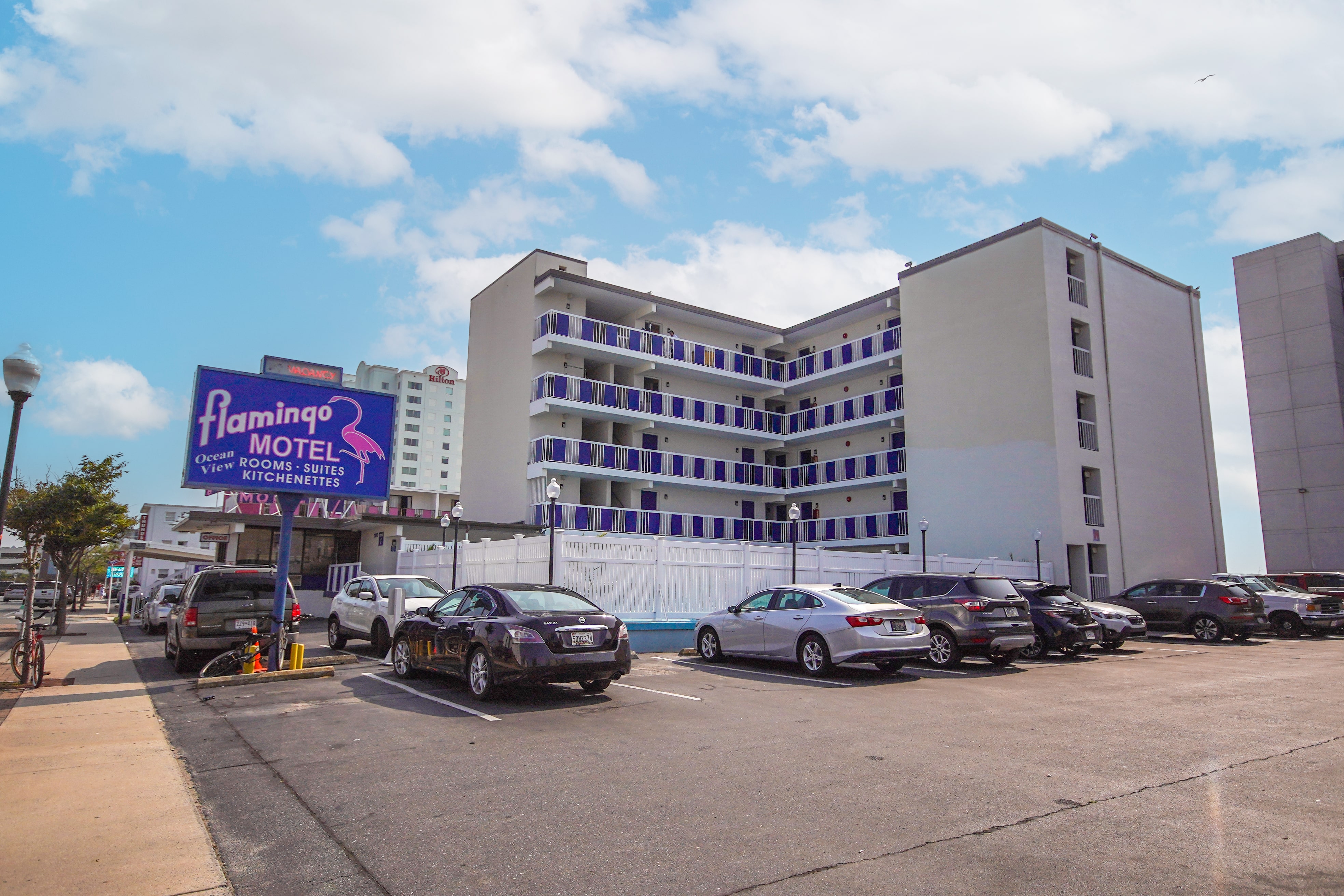 flamingo-motel-exterior