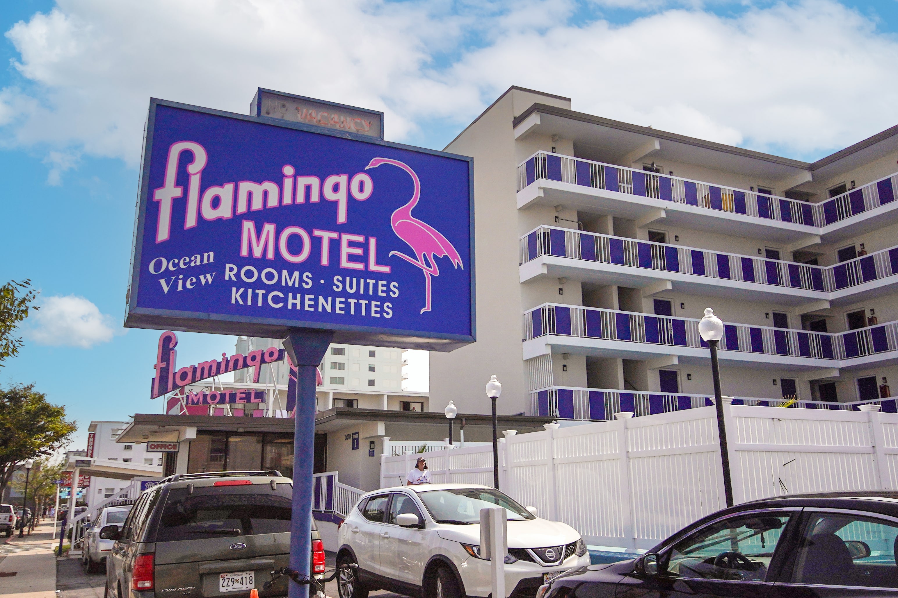 flamingo-motel-exterior